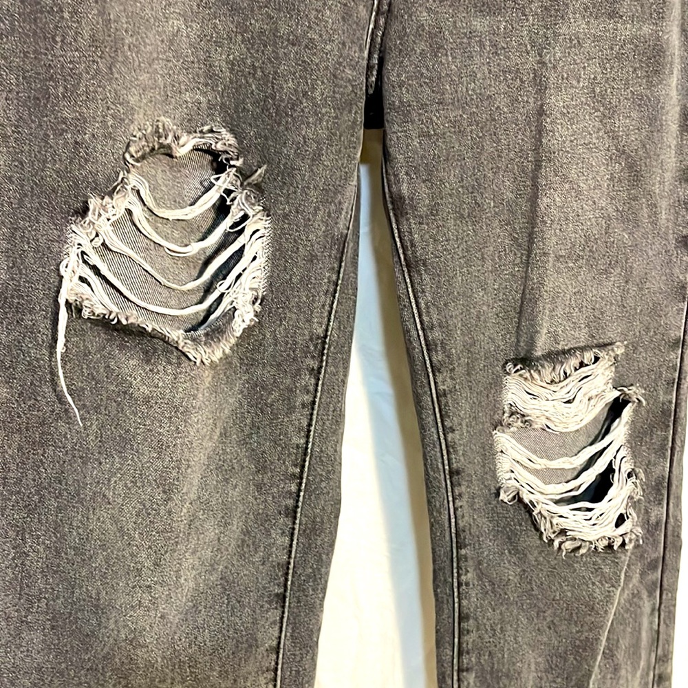 High waisted faded black denim jeans. Straight leg.ankle length 26” inseam